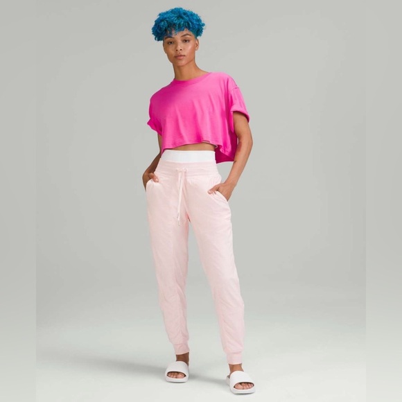 Lululemon Dance Studio Mid-Rise Lined Jogger
Strawberry Milkshake W5BZIS - Picture 10 of 11